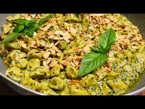 Gnocchi incredibili. impasta ￼farina ricotta formaggi rucola,condisci con crema al pesto e mandorle￼