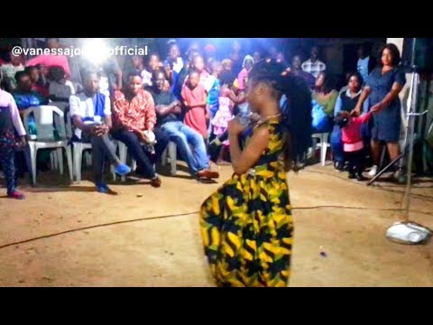 VANESSA JONES WOWS CROWD IN FRIDAY HANGOUT WITH THE YOUTH @FORESQUARE CHURCH LAGOS Video