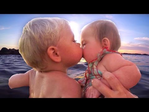LE PREMIER BAISER DE BÉBÉ !
