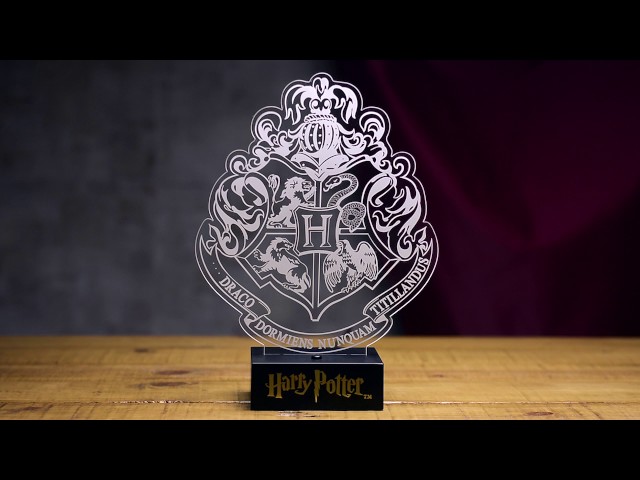 Vídeo relacionado con Lámpara de cristal holográfica Golden Snitch 3D - Producto oficial Harry Potter, lámpara LED coleccionable grabada con láser, regalos y accesorios de escritorio de Hogwarts