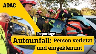 Schwerer Autounfall: Frau auf Rückbank eingeklemmt – gelingt die Rettu