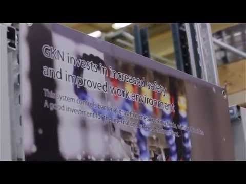 Biocide-free bacterial control in metalworking fluids