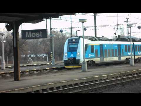 Příjezd vlaku Os 6812 (ČD 440.001) - Most, 2. 1. 2013