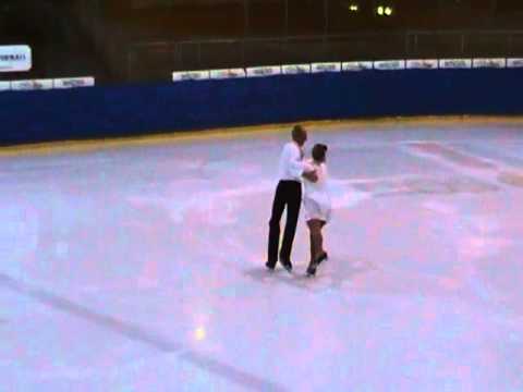 Jennifer Davies & Douglas Kortgaard, Gold pattern dance