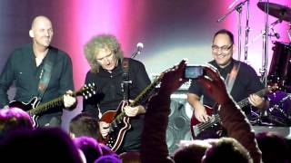 Brian May And Kerry Ellis-Tie Your Mother Down-11/06/11-Hampton Court