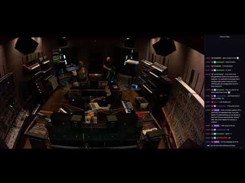 Deadmau5 knocks over his MacBook and gets trolled