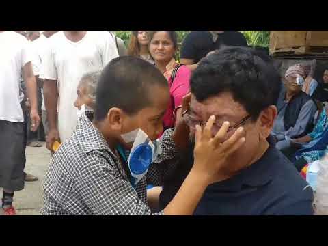 Nepal: 13-year-old regains sight after 3 years by Dr Sanduk Ruit , video goes viral