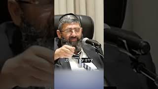 אני לא צריך שאשתך תבשל לשבת! (הרב אייל עמרמי) - התמונה מוצגת ישירות מתוך אתר האינטרנט יוטיוב. זכויות היוצרים בתמונה שייכות ליוצרה. קישור קרדיט למקור התוכן נמצא בתוך דף הסרטון