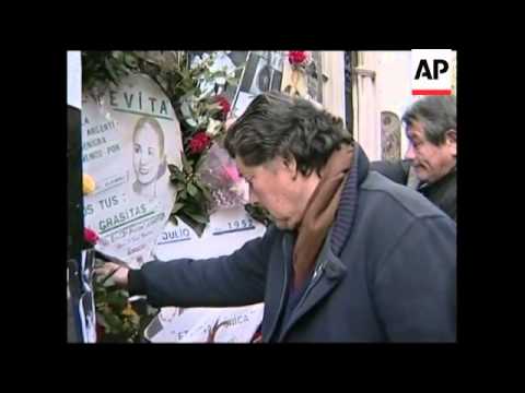 Fans gather at grave of Eva Peron's death