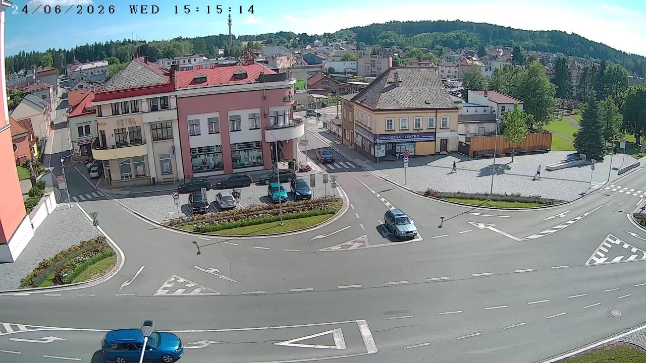 Live webcam view of Town Square & Crossroads Cam