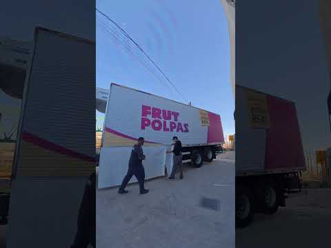 O CLIENTE TROUXE UM CAMINHÃO ENVELOPADO PARA TROCAR O ADESIVO