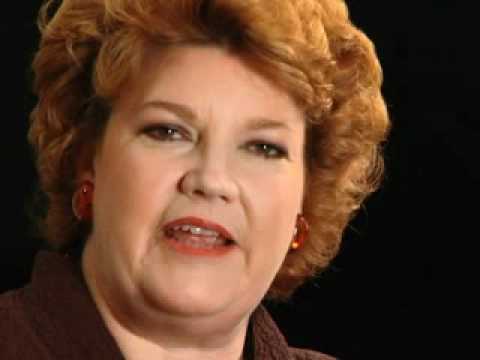 download lagu mp3 mp4 Juliana Gondek, download lagu Juliana Gondek gratis, unduh video klip Juliana Gondek