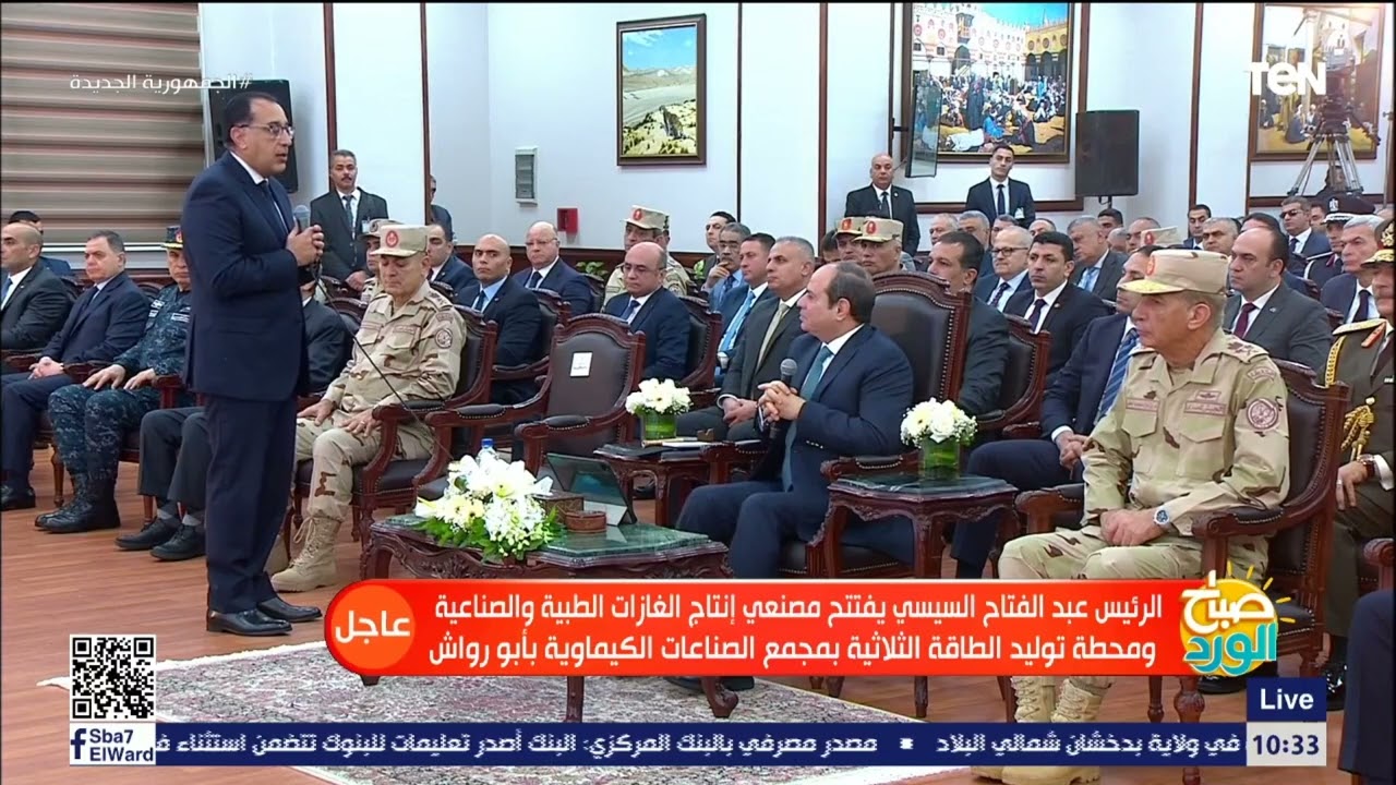السيسي : الناس ماسكة في الدولار شوية لكن لا إحنا كمان معانا دولار..فيديو