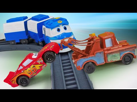 Araba oyunları. Şimşek McQueen oyuncak araba zor durumda kaldı. Çocuklar için eğitici video.