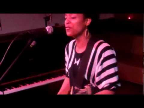 Denitia Odigie - Heartbreaker (live @ Parnassos LIVE!)