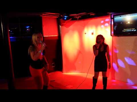 Camilla och Paula sjunger Vandraren på Cinderella