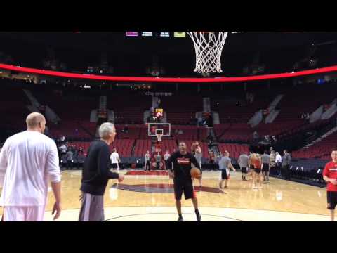 Chris Kaman works on his dunk