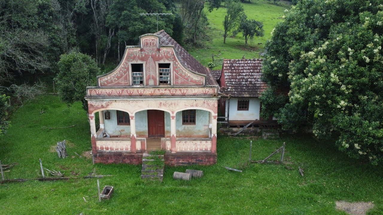 ALA FOI MORAR NA CASA ABANDONADA  SEM NINGUÉM SABER