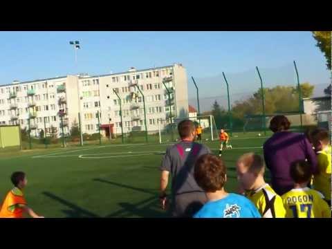 LZS KOŚCIELEC Orliki  - POGOŃ MOGILNO (5-2). 2012.10.20. (MOV_4932.mp4).