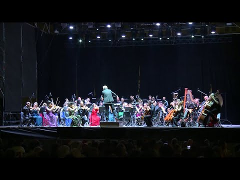 "Una sinfonia per l'Ucraina", il concerto della Camerata Strumentale incanta piazza Duomo