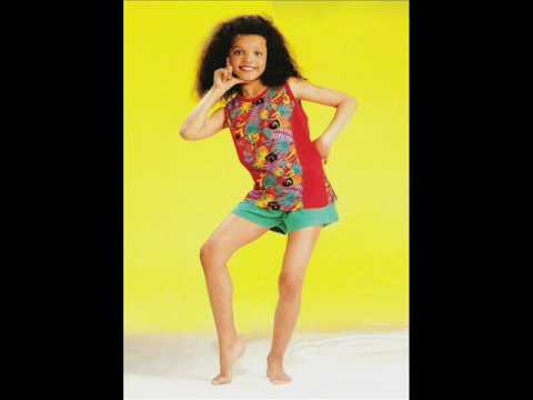 JOHANNA VIRTANEN - PIKKU PIKKU BIKINISSÄ