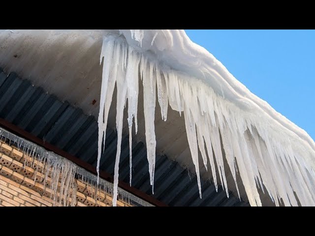 Снег на крыше