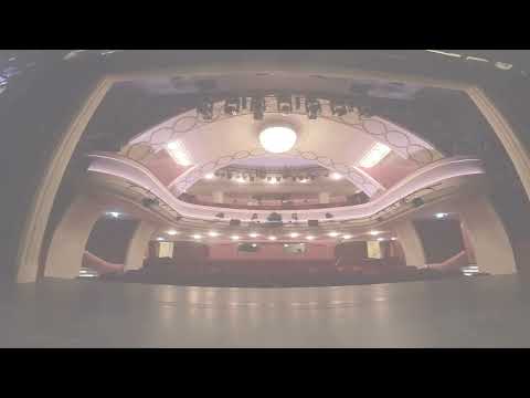 Πτήση με drone μέσα στο θέατρο Kammerspiele der Josefstadt της Βιέννης.