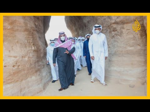 شاهد ولي العهد السعودي يصطحب أمير دولة قطر بسيارة خاصة في جولة بمنطقة العلا