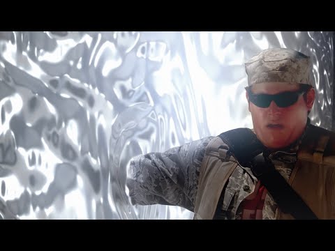 Stargate Universe - Eli puts arm in Stargate to keep it open...