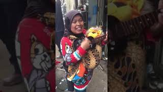 Download lagu cover Secawan madu Versi Ibu Sri - Cover Dangdut Akustik Ukulele (Jatayu Bandung) mp3