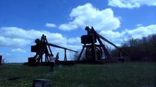 preview picture of video 'Firing of small trebuchet'