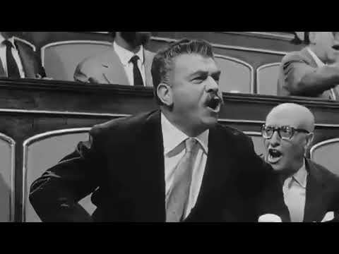 Peppone  Fascisti!  Don Camillo monsignore ma non troppo