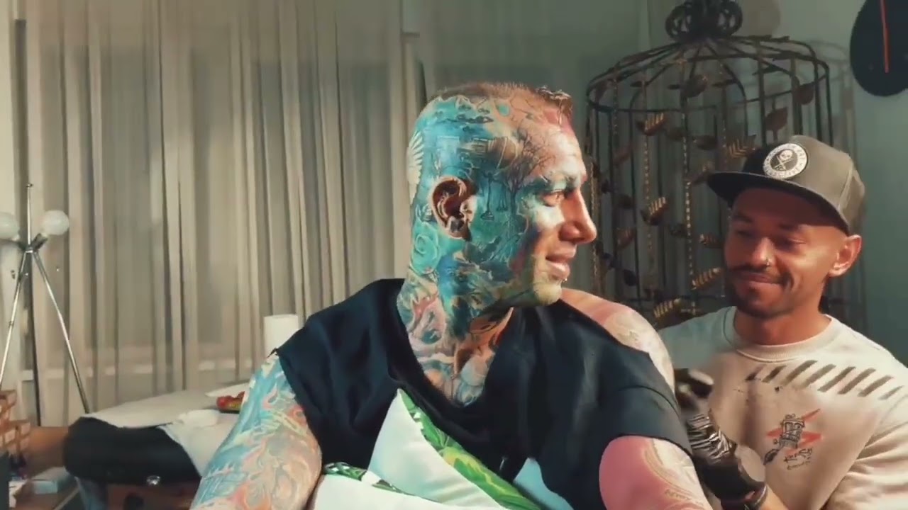 ببینید دوستان این ویدیو مال زمانیه که کنسرتش کنسل نشده بود زندانم نیوفتاده ب?