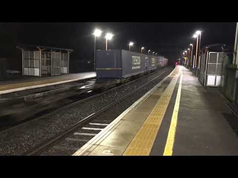 66103 and 66423 working 4M48 mossend euro terminal to Daventry irft (Tesco)