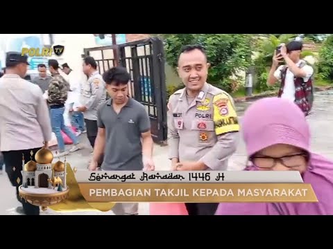 POLSEK KRAMATWATU DAN HMI RANTING KRAMATWATU BAGIKAN TAKJIL KEPADA MASYARAKAT