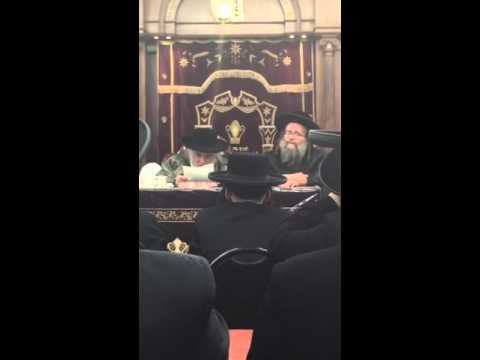 גאבד קארלסבורג איז מכתיר זיין זון הרה”צ רבי משה ראטה רב הצעיר דקארלסבורג  •   •  אלי שווארץ  •