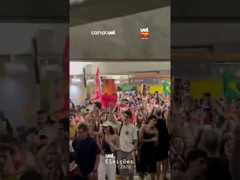 Apoiadores de Lula fazem ato em Copacabana