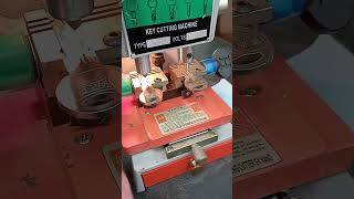 КАК ПРАВИЛЬНО НАСТРОИТЬ СТАНОК ДЛЯ НАРЕЗКИ КЛЮЧЕЙ/#инженер +380683803449