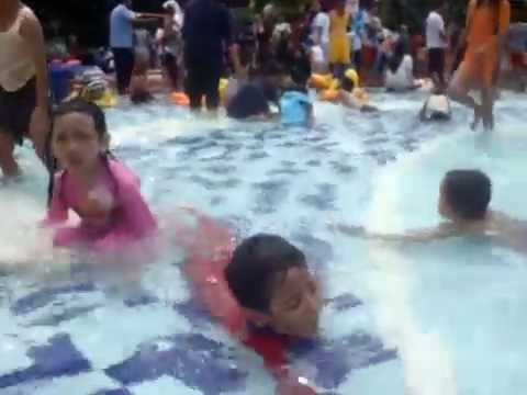 Safira and Haidar renang