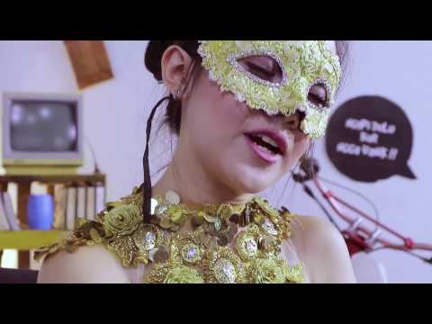 PUTRI TOPENG TIDAK SADAR SAAT MENYANYIKAN TEMBANG MISTIS