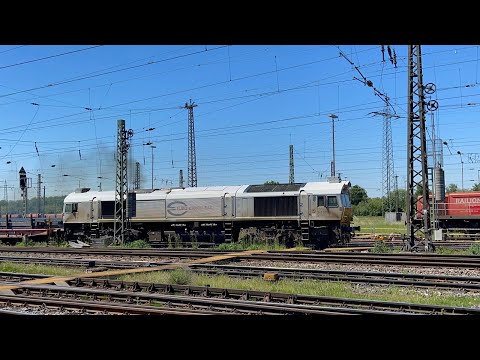 247 035 -9 DB (Euro Cargo Rail) Class 77 rauchend mit Schwerlastwagen durch Oberhausen West