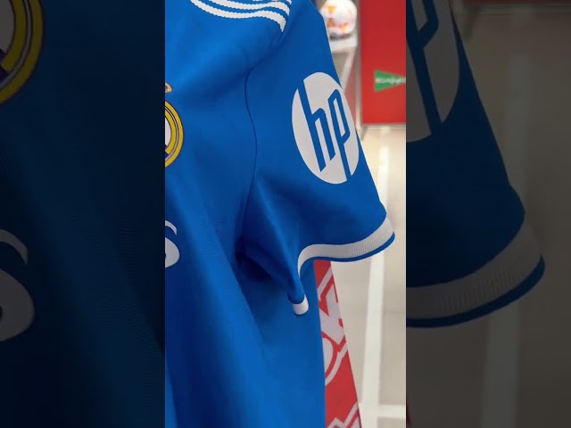 Vídeo relacionado con REAL MADRID EQUIPACIÓN 25/26 - Carpeta Folio con 3 Solapas, Ideal para Niños de Diferentes Edades, Cómoda y Versátil, Calidad y Resistencia, 26x36.5 cm