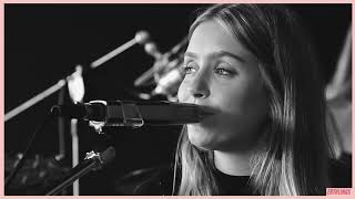 Erthlings - Cuts &amp; Bruises (Studio Performance)