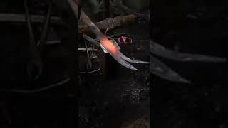 Download lagu Proses tempa pembuatan pedang zulfikar #shorts #pandaibesi #pedang #pedangzulfikar mp3