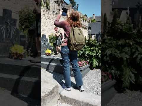 サン・ピエール・ラ・クール参事会教会 - 定義