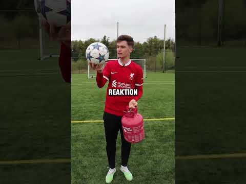 Von Kleberhandschuhen bis Stahlstollen – die verrücktesten Fußballverbote ever! ⚽❌ #fußball #shorts