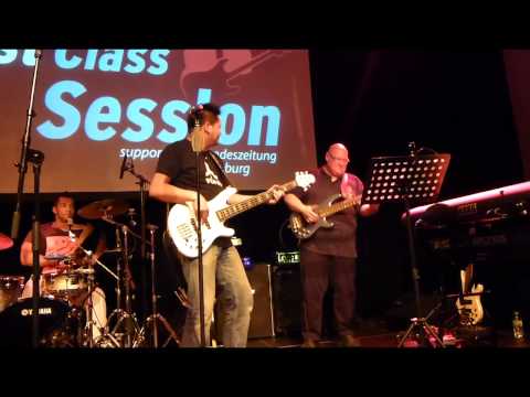 Robbee Mariano und Frank Itt am Bass bei der 1st class session in Lüneburg 9.11.12