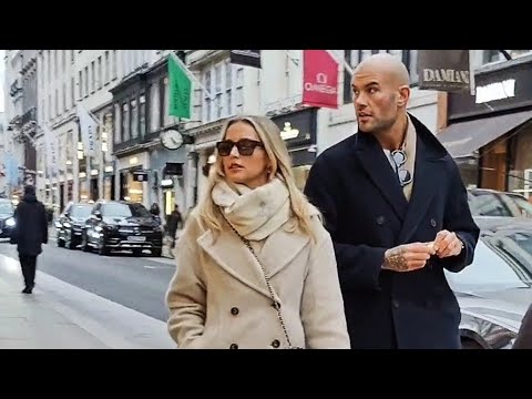 Overview of fashion trends on the streets of London. How people dress in England.