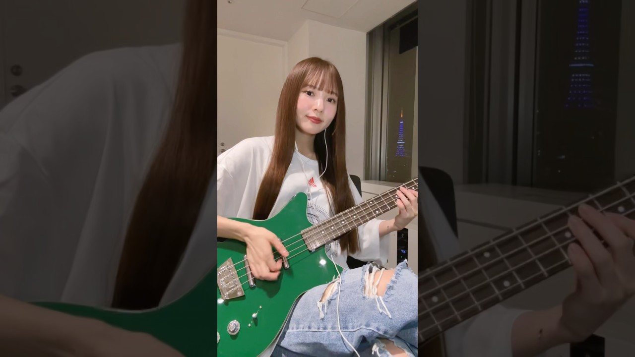 My new Bass💚danelectro!! Thank you very much!!! ダンエレクトロさんからベースいただきました💚