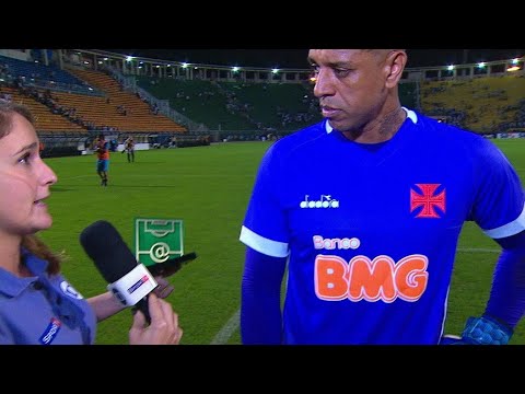 Sidão craque do jogo | Globo entrega troféu para o goleiro após 3 gols e falha na saída de bola